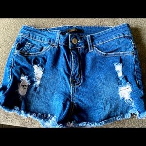 Blue jean shorts size 0 juniors.